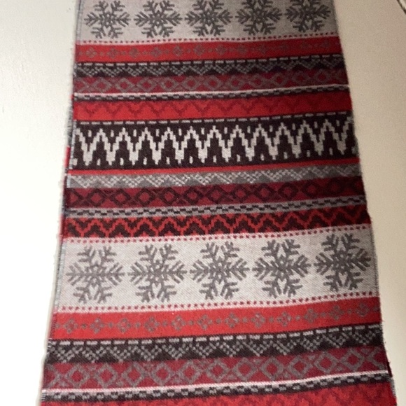 V. Fraas Cashmink Scarf - Red and Brown Pattern - Picture 6 of 9